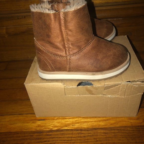 Zara toddler fur boots , barely worn. - Picture 3 of 4